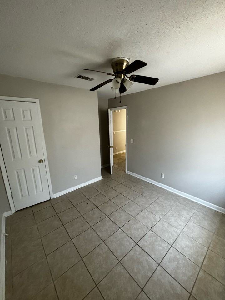 709 Fleming Rd - Photo 6 of 10