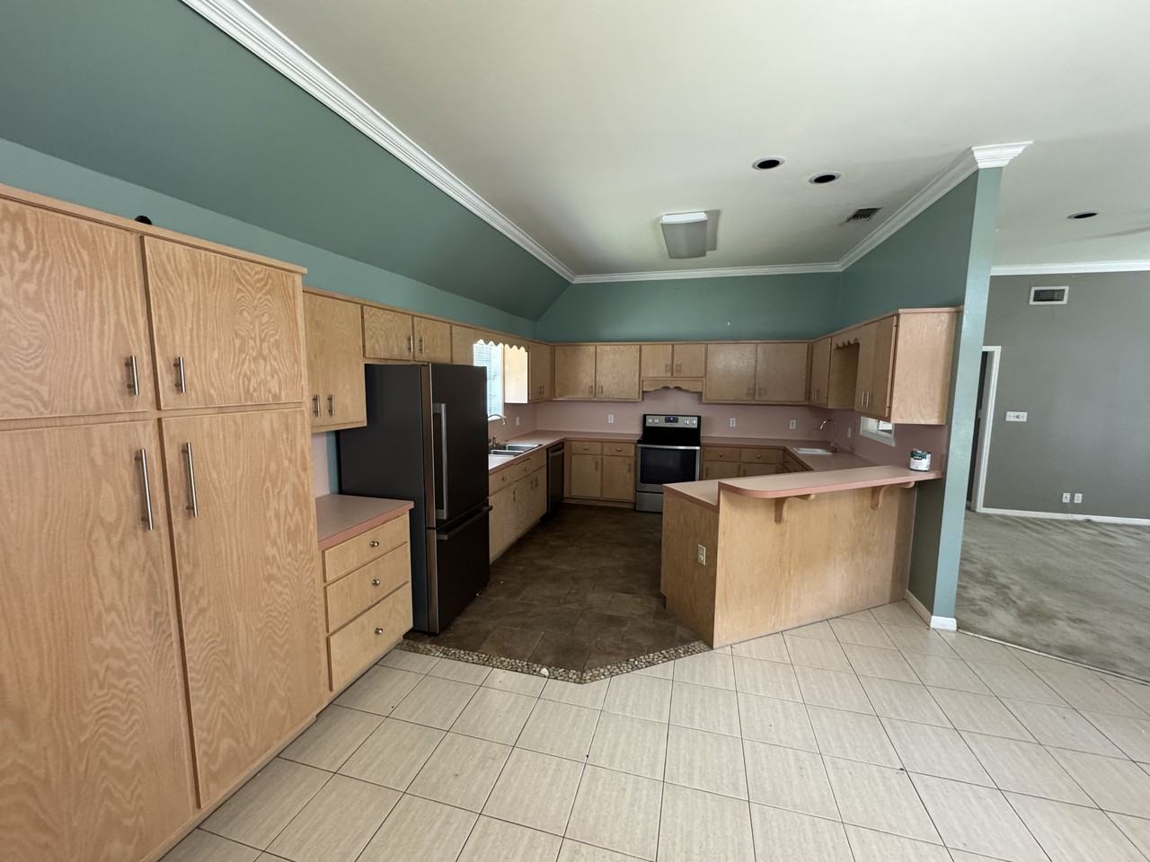 504 Independence Dr #1 - Photo 3 of 9