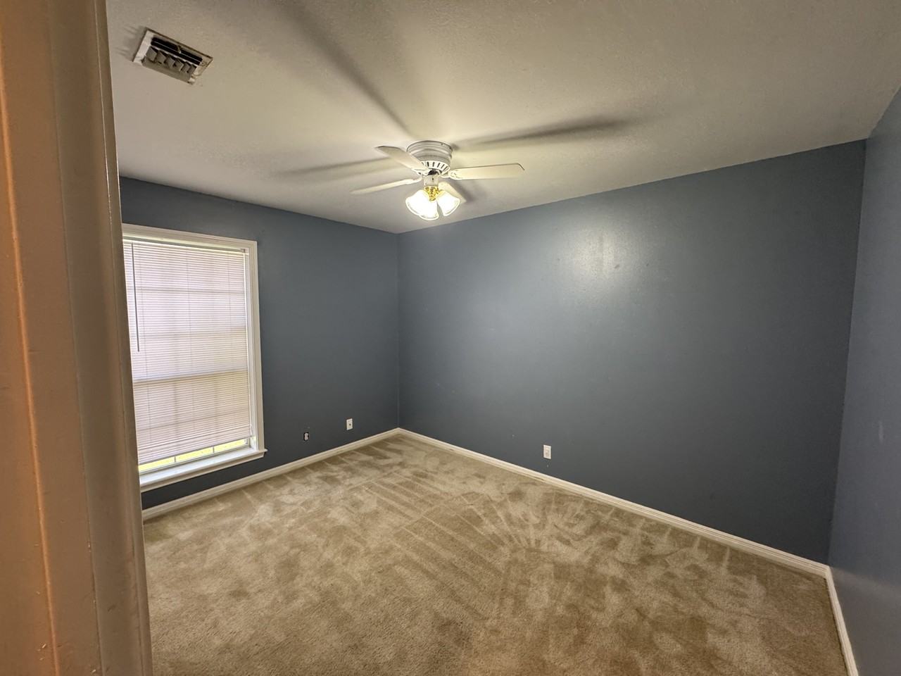 504 Independence Dr #1 - Photo 4 of 9