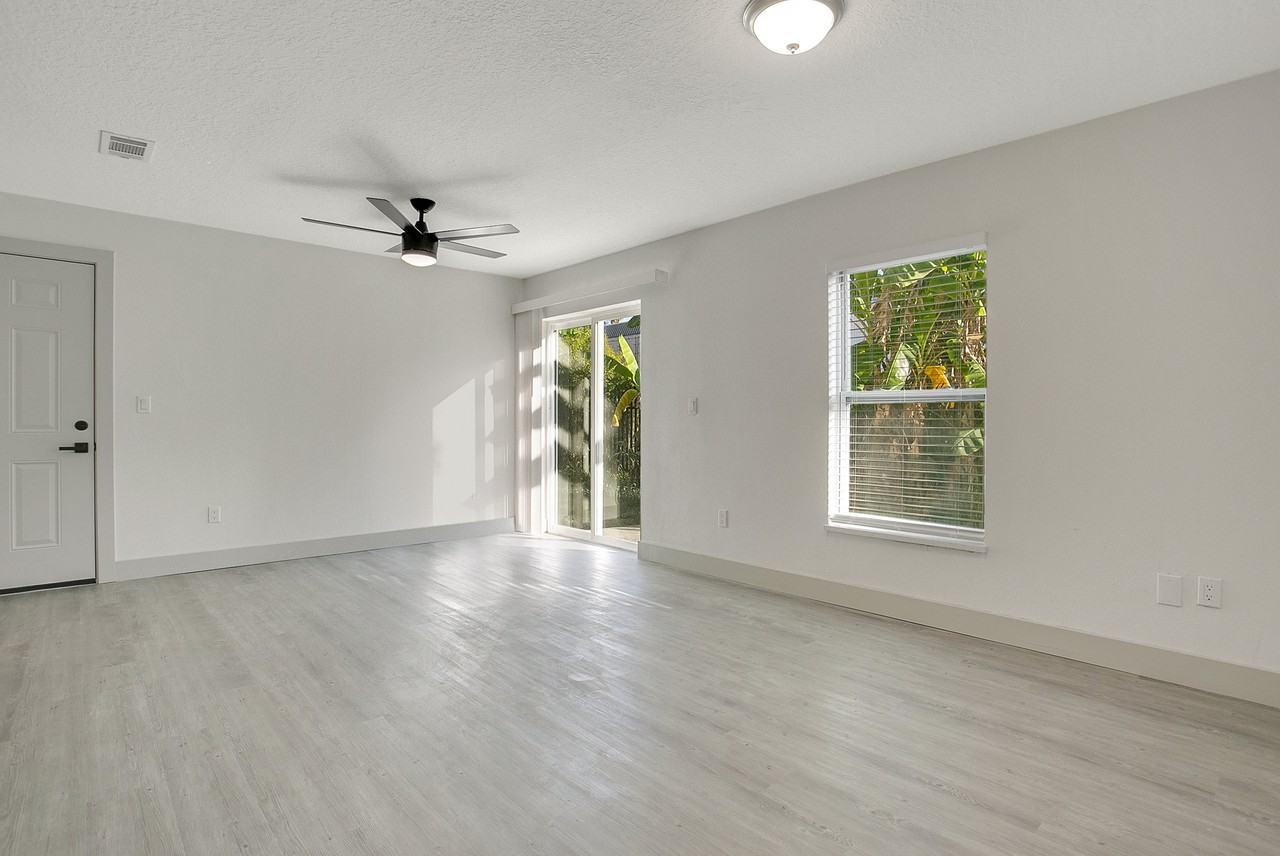 1217 W 6th St #1 - Photo 5 of 7