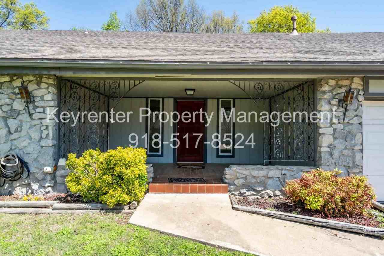 7337 7337 S 74th Ave E - Photo 3 of 24