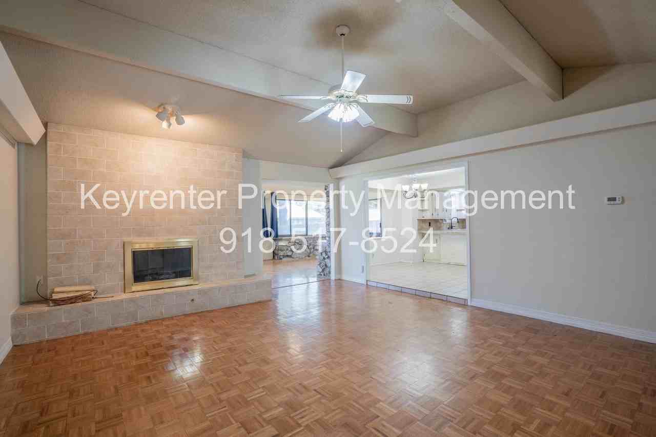 7337 7337 S 74th Ave E - Photo 5 of 24