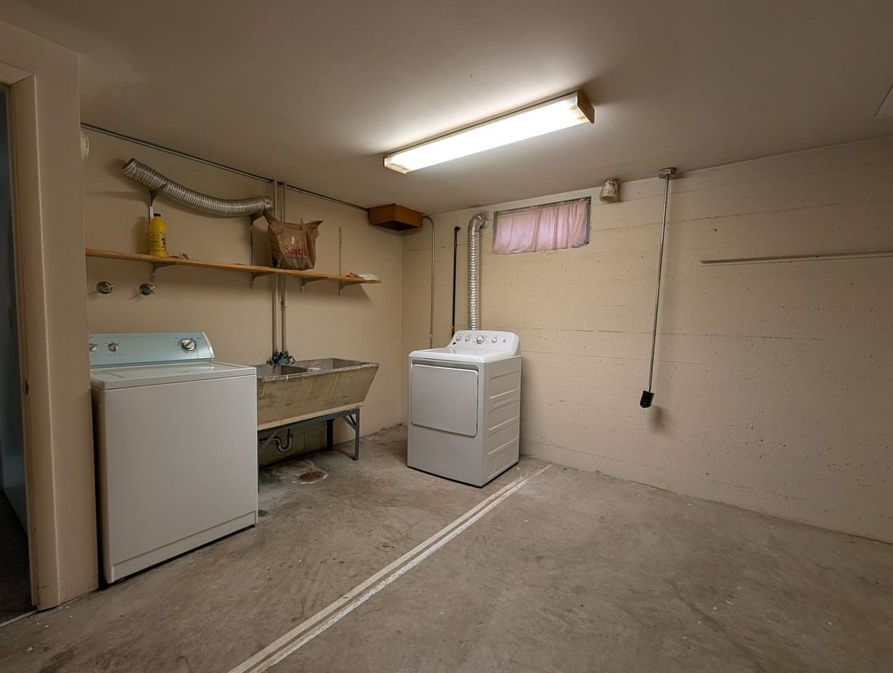 1122 10th St - Photo 5 of 15