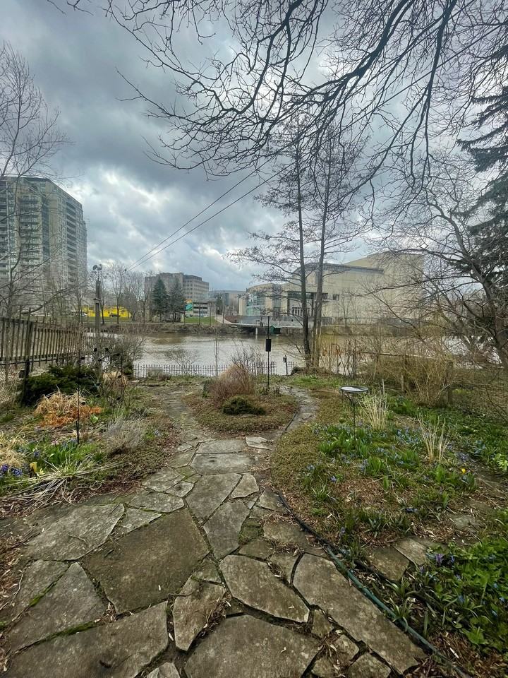 56 Arthur Street North - Photo 2 of 7