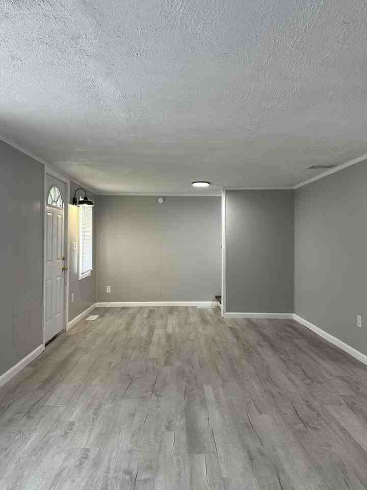 1201 W 18th St - Photo 5 of 23