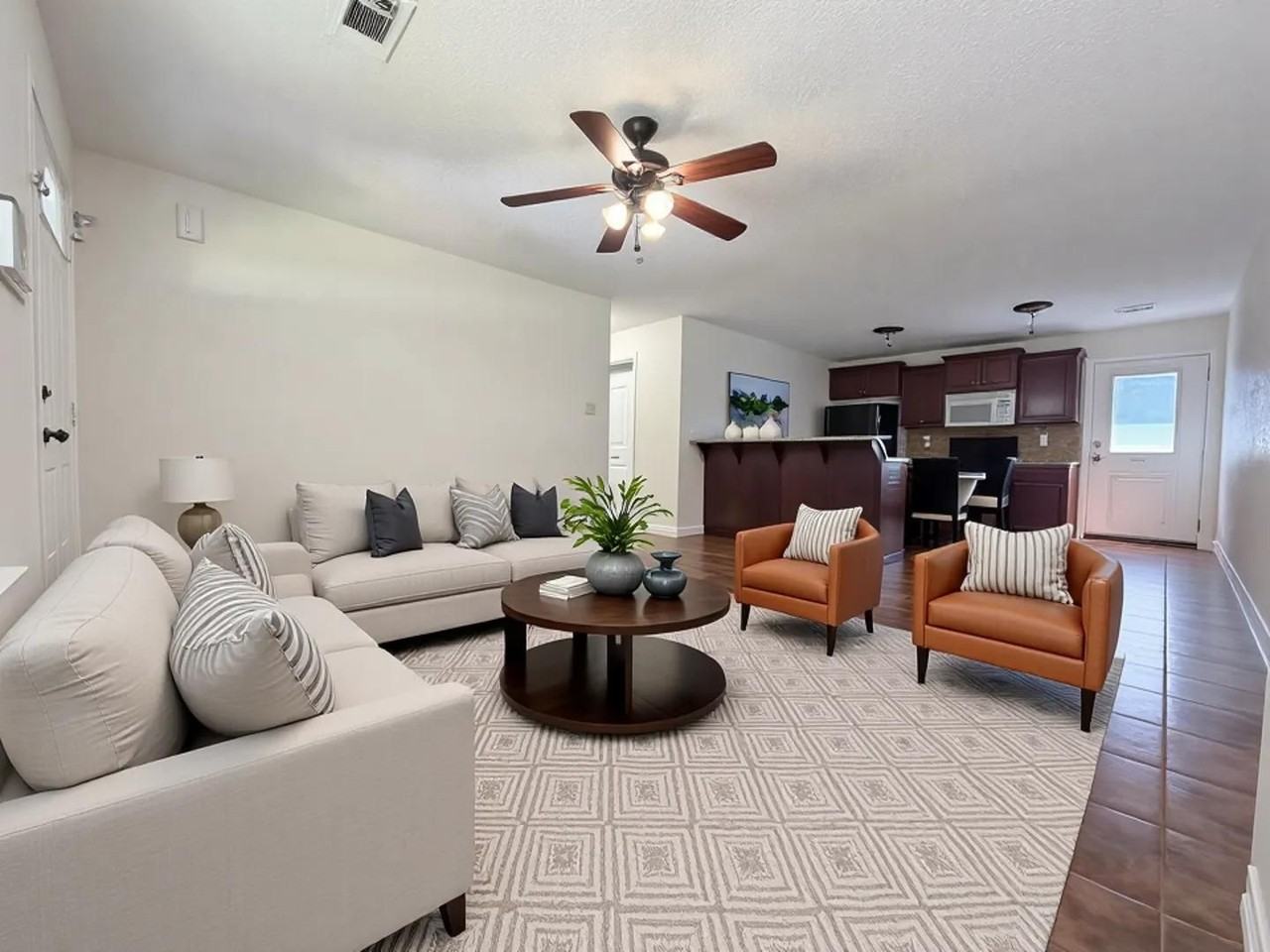 561 Brewer St - Photo 3 of 25