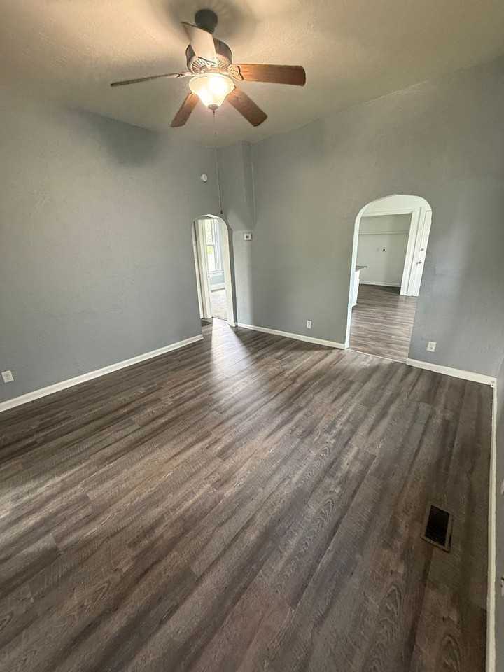 508 Howland Ave - Photo 2 of 8