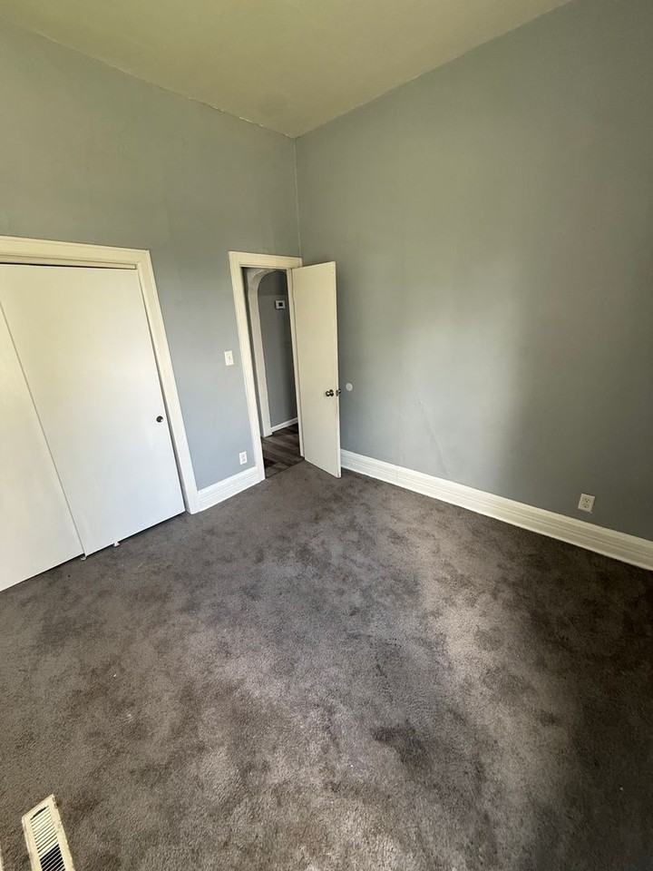 508 Howland Ave - Photo 5 of 8