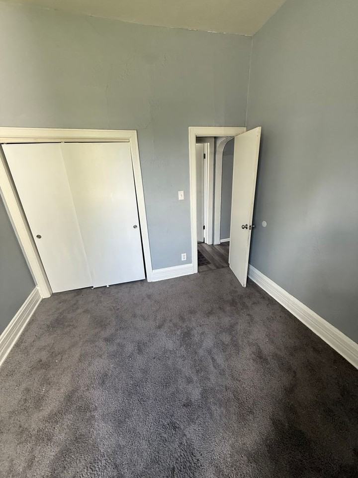 508 Howland Ave - Photo 6 of 8