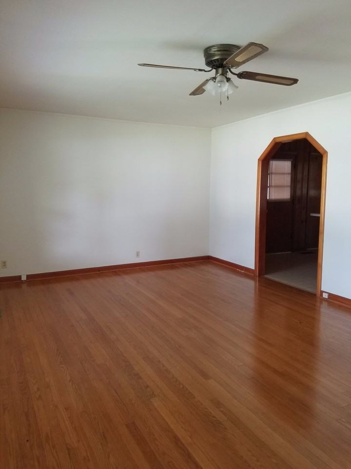 2805 Woodlawn Ave Nw - Photo 2 of 8