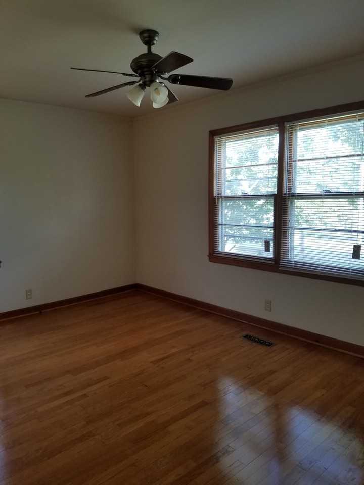 2805 Woodlawn Ave Nw - Photo 3 of 8