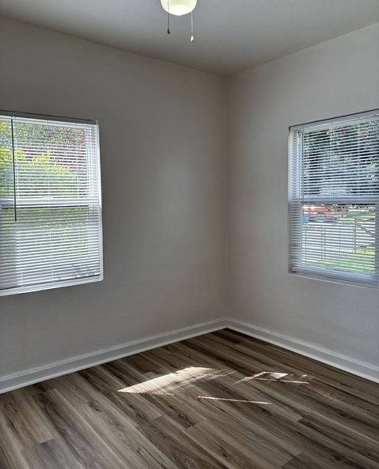 2915 Jensen St Ne - Photo 7 of 13