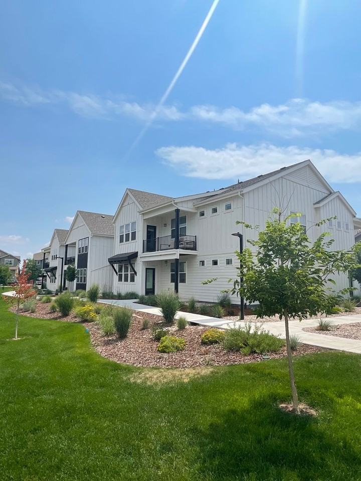 533 Vicot Way #B - Photo 3 of 22