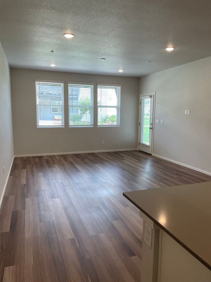 533 Vicot Way #B - Photo 6 of 22