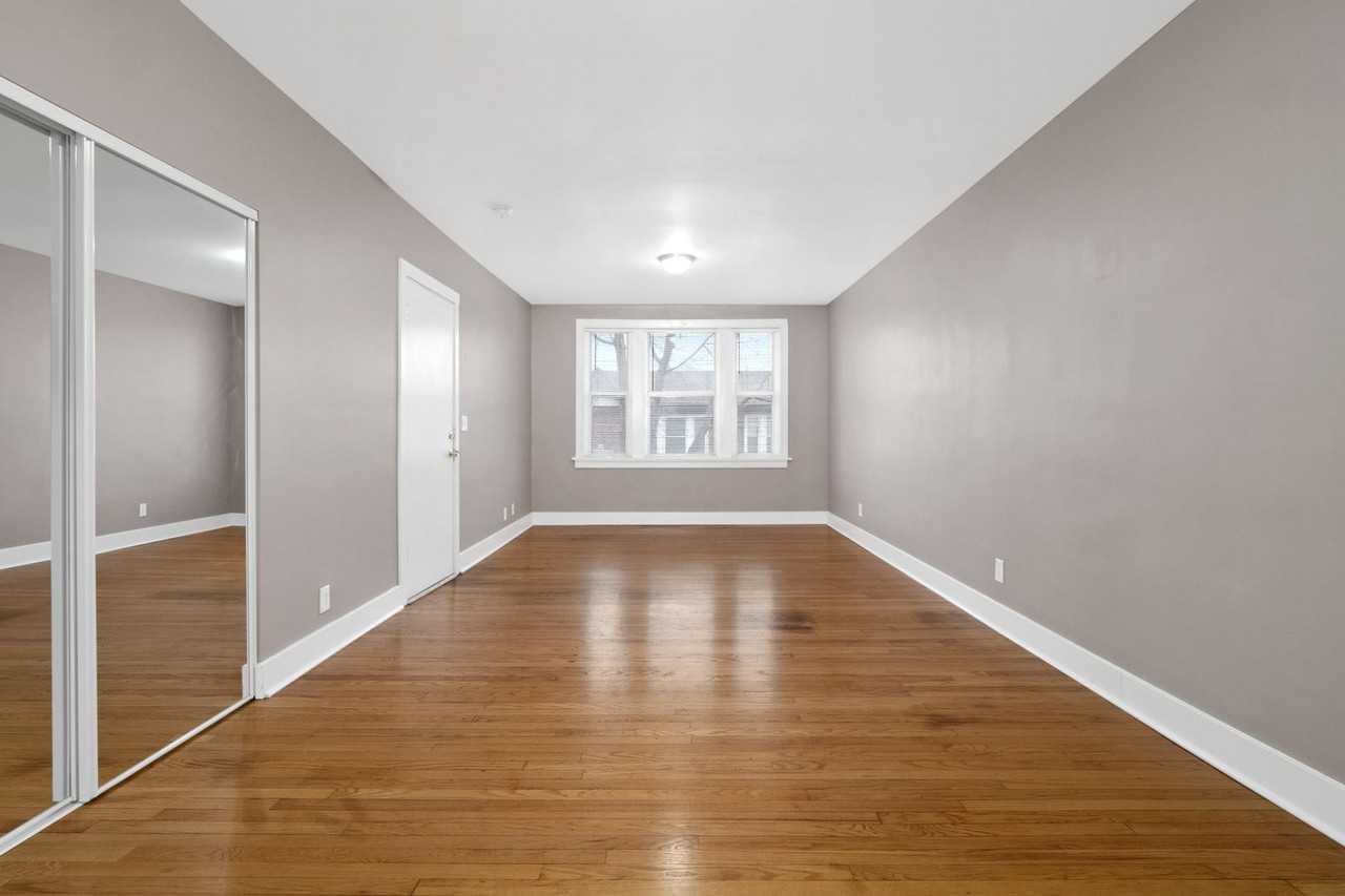 3915 Hereford St - Photo 3 of 12