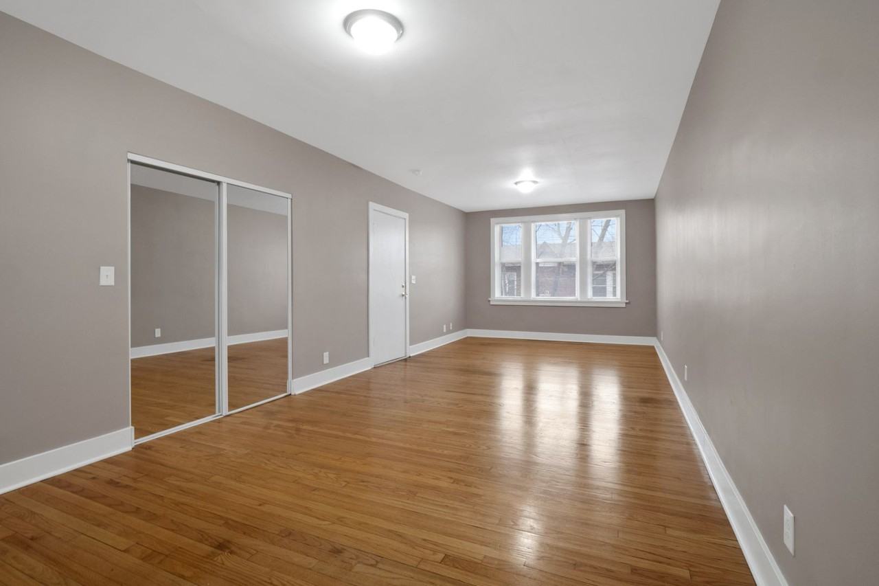 3915 Hereford St - Photo 4 of 12