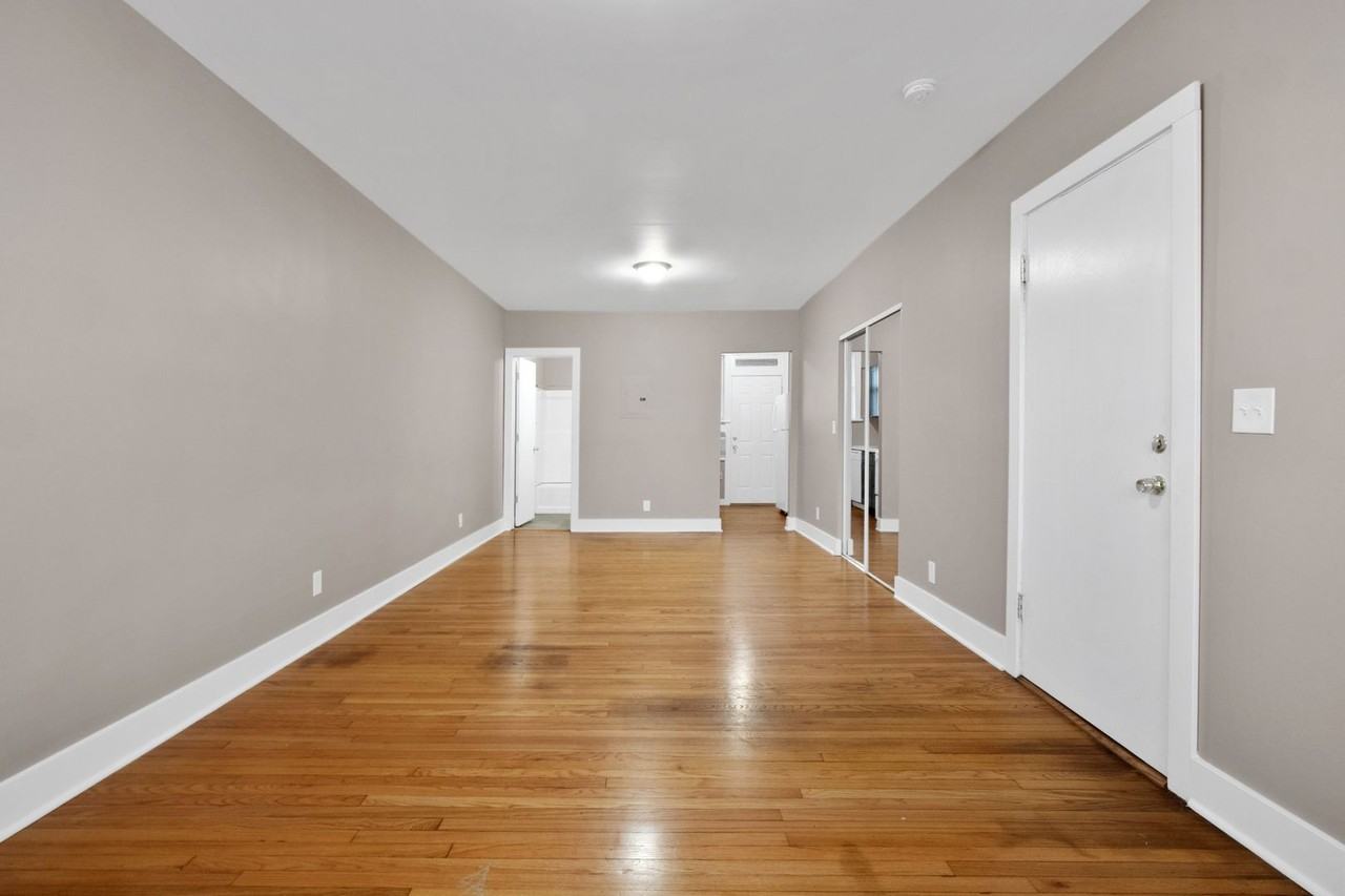 3915 Hereford St - Photo 6 of 12