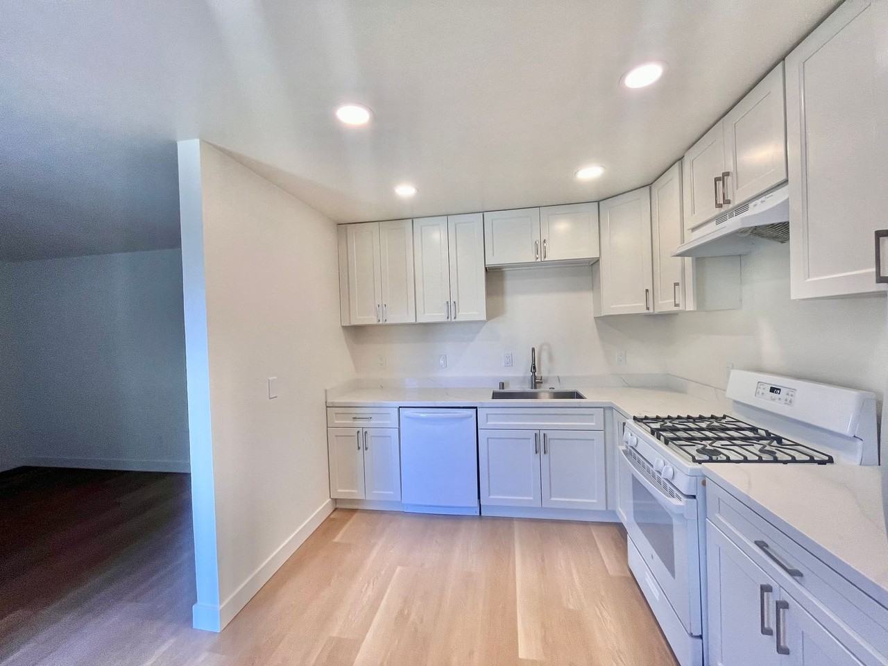 516 K St #C - Photo 5 of 17