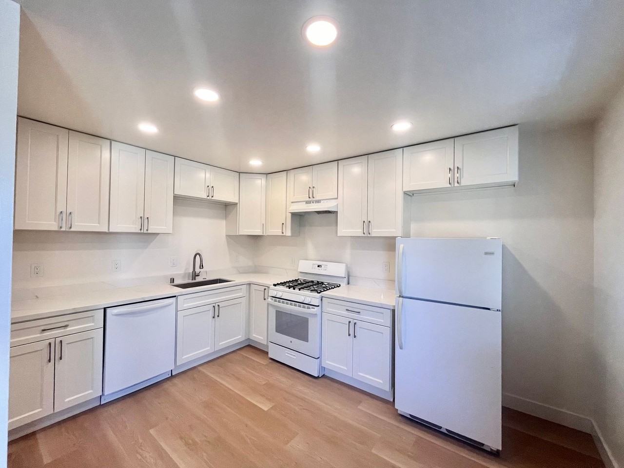 516 K St #C - Photo 7 of 17