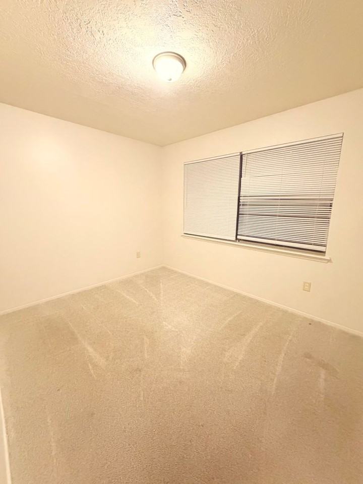 705 W Calle Sur St - Photo 6 of 7