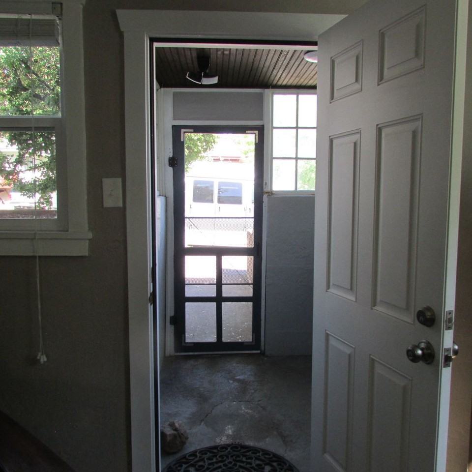 457 N Johnson Ave - Photo 2 of 16