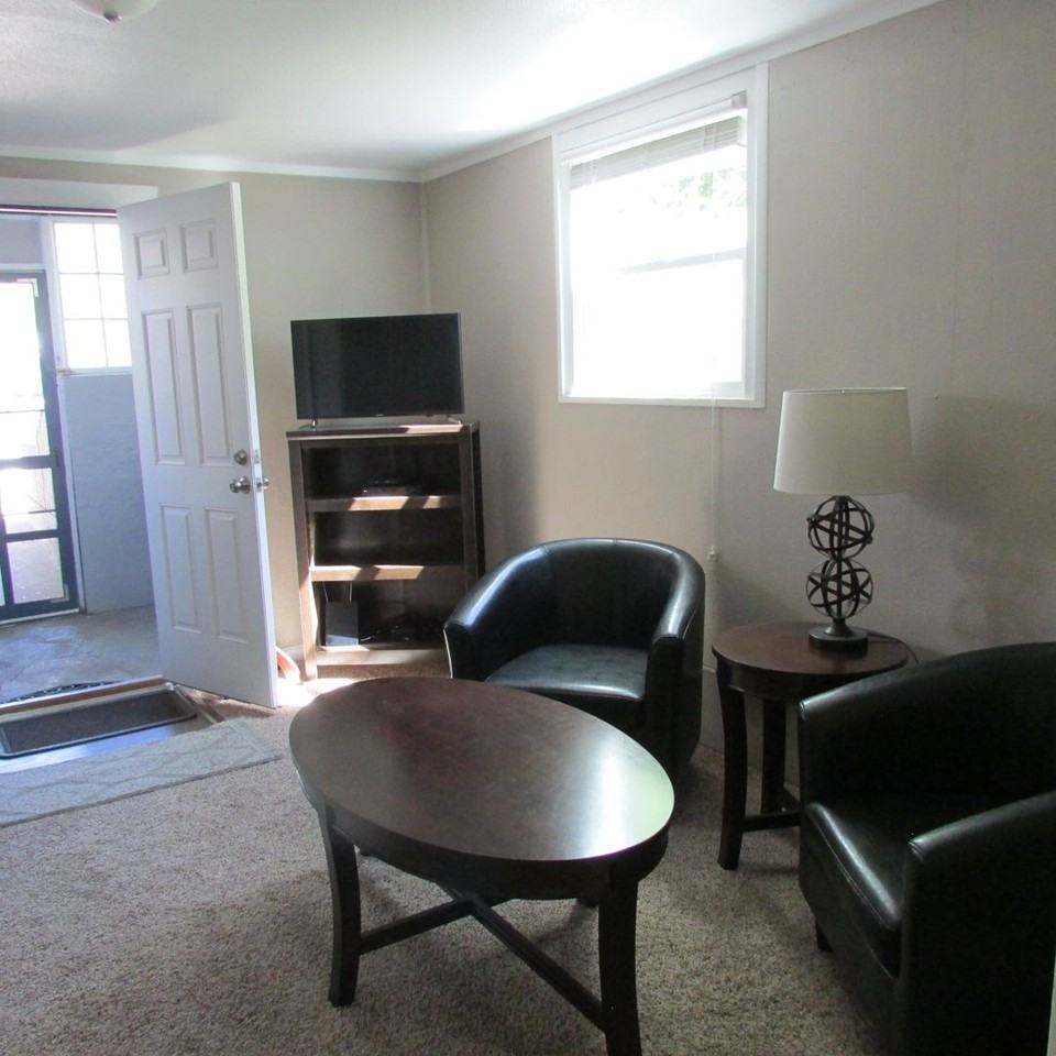 457 N Johnson Ave - Photo 3 of 16