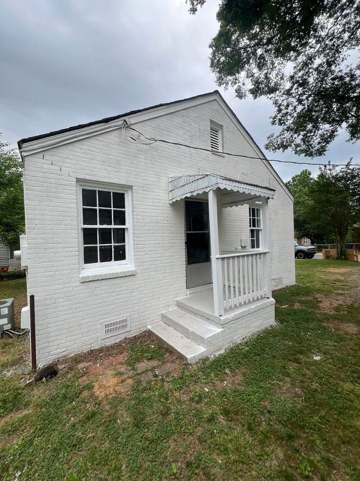 2325 Bancroft St - Photo 3 of 16