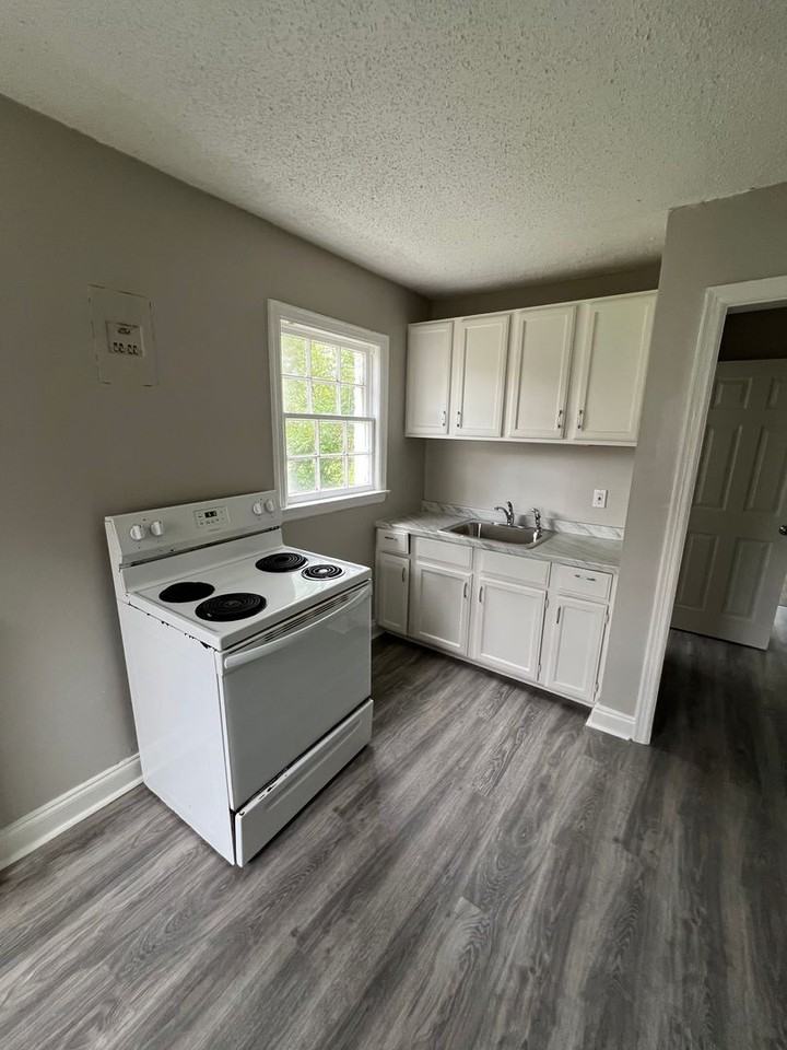 2325 Bancroft St - Photo 6 of 16