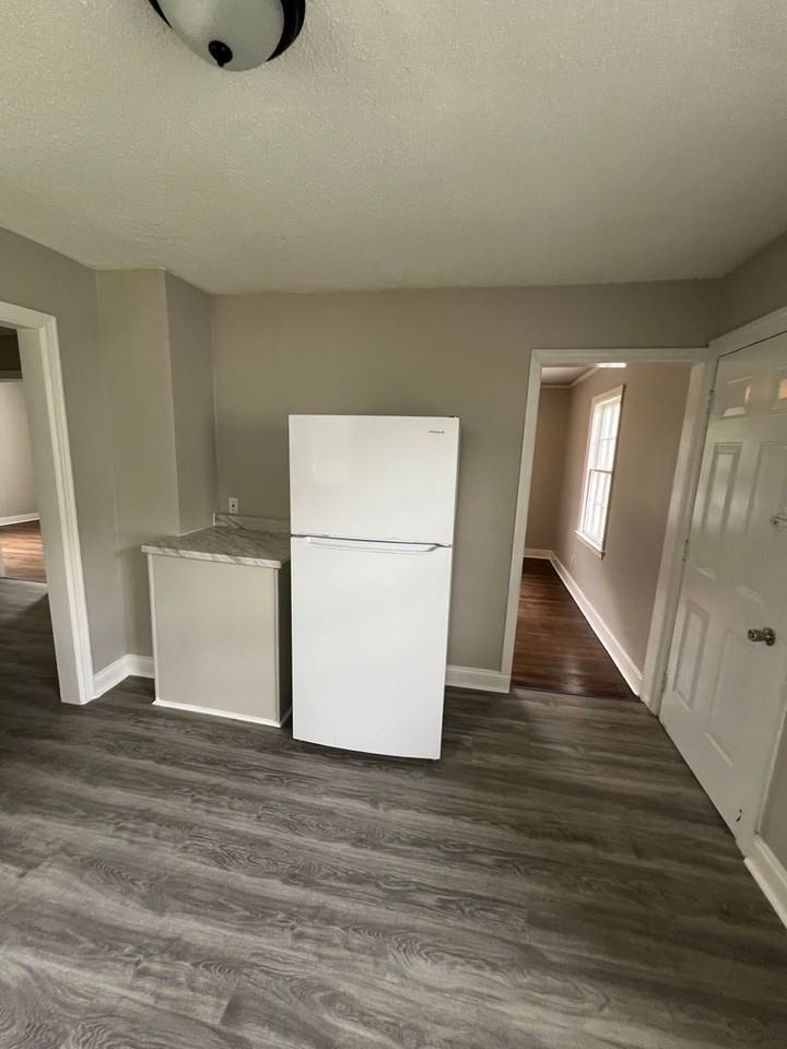 2325 Bancroft St - Photo 7 of 16