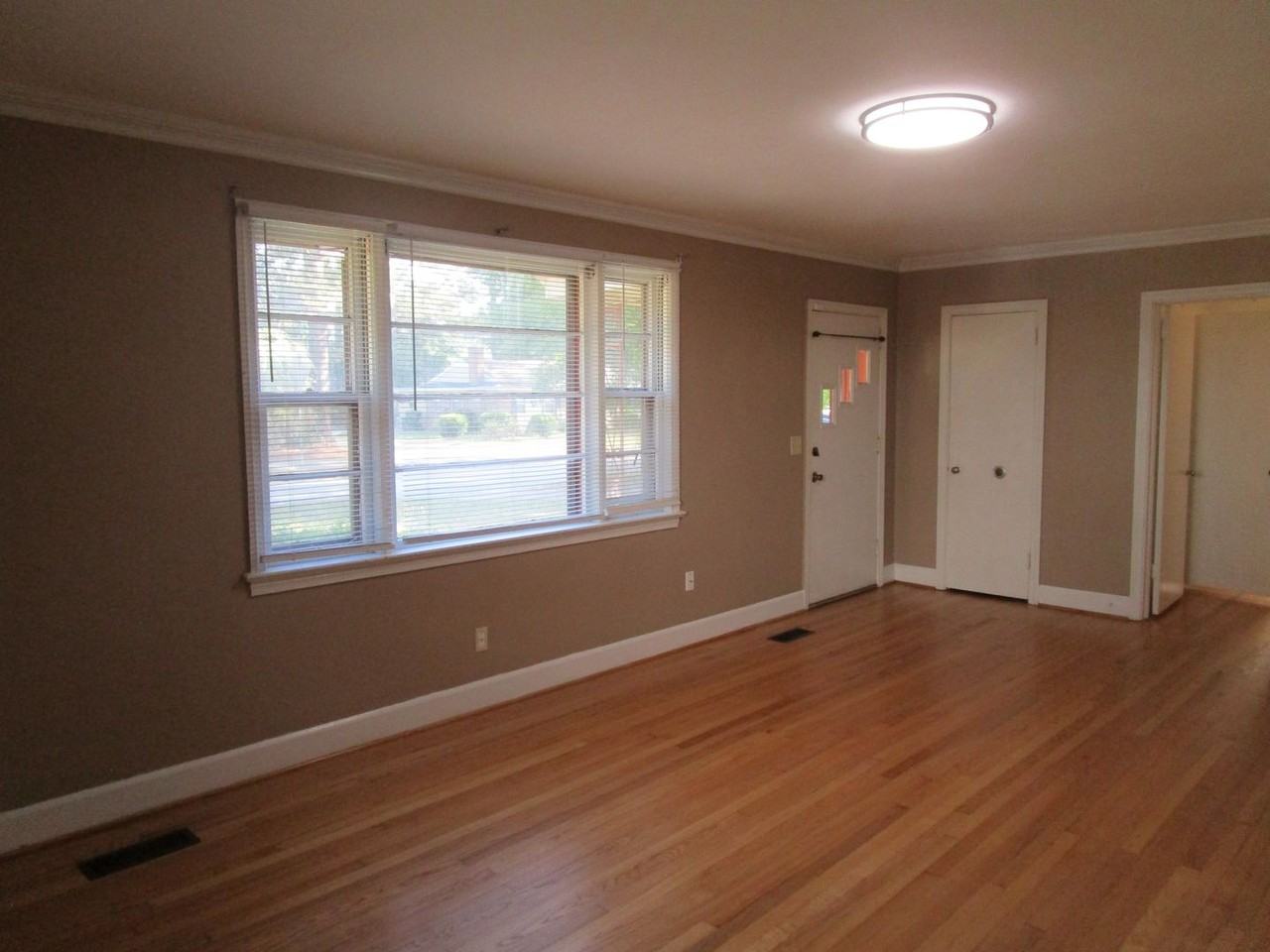 524 W Calhoun St - Photo 2 of 9