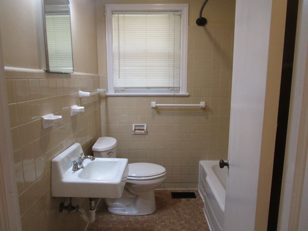 524 W Calhoun St - Photo 6 of 9