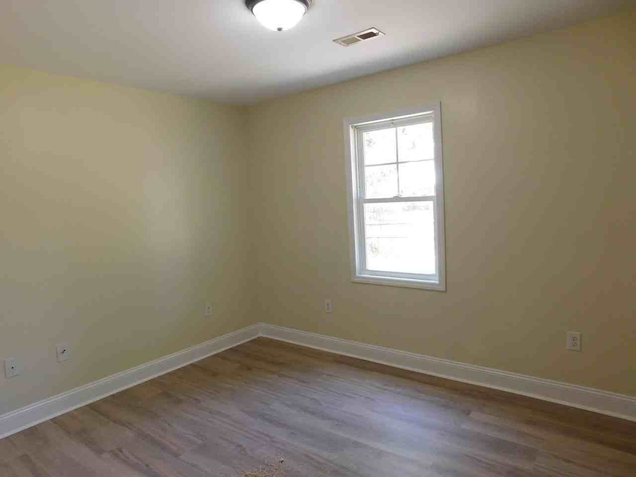 308 Daniels St - Photo 5 of 17