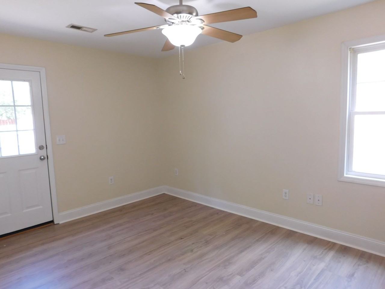 308 Daniels St - Photo 7 of 17