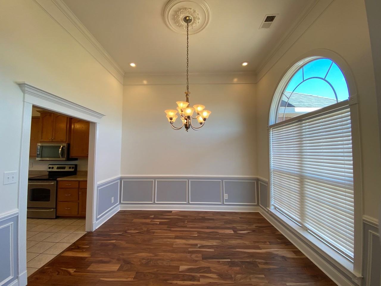 141 Addington Dr - Photo 3 of 26