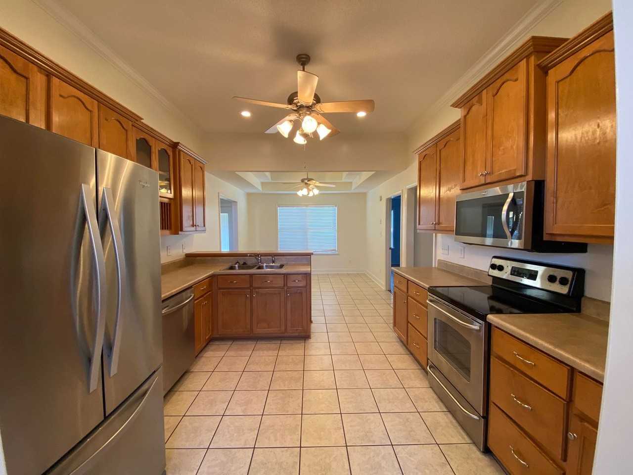 141 Addington Dr - Photo 7 of 26