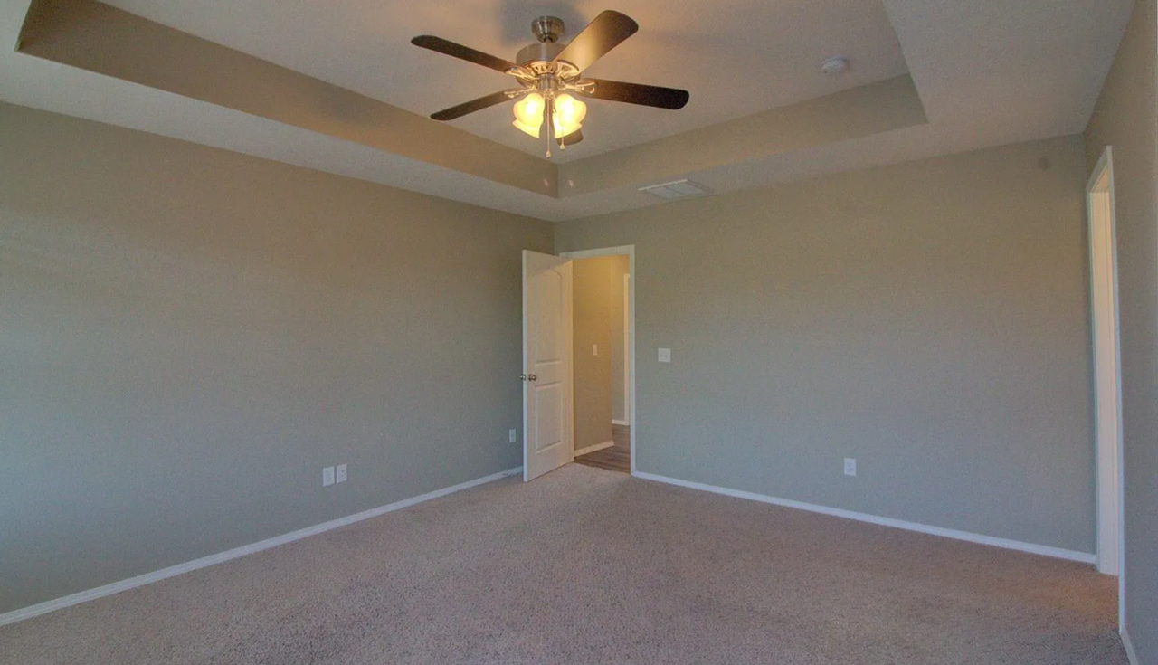 1023 S Tanner Dr - Photo 3 of 15