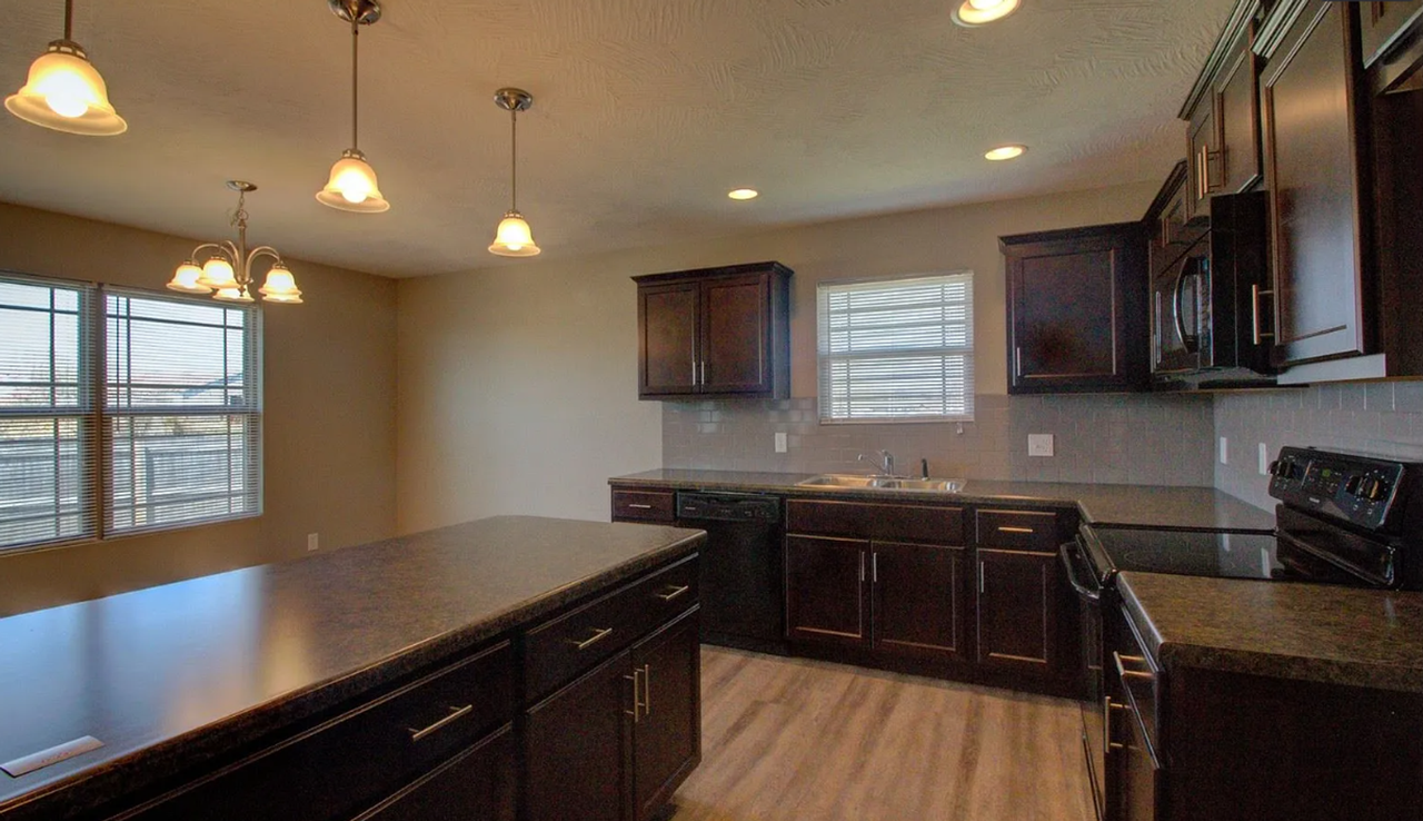 1023 S Tanner Dr - Photo 4 of 15