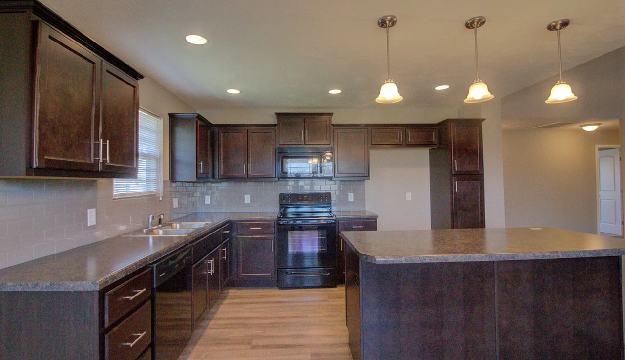 1023 S Tanner Dr - Photo 5 of 15