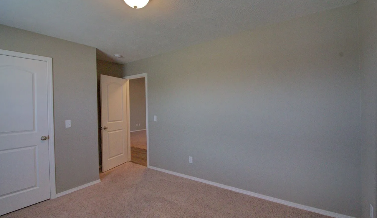 1023 S Tanner Dr - Photo 6 of 15