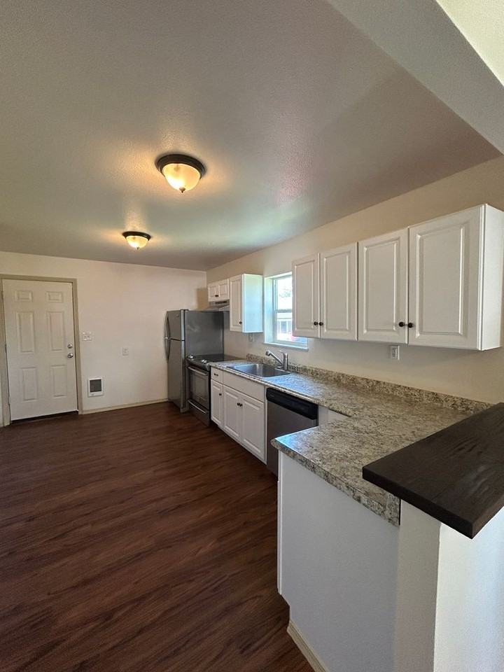 332 18th Ave - Photo 4 of 15