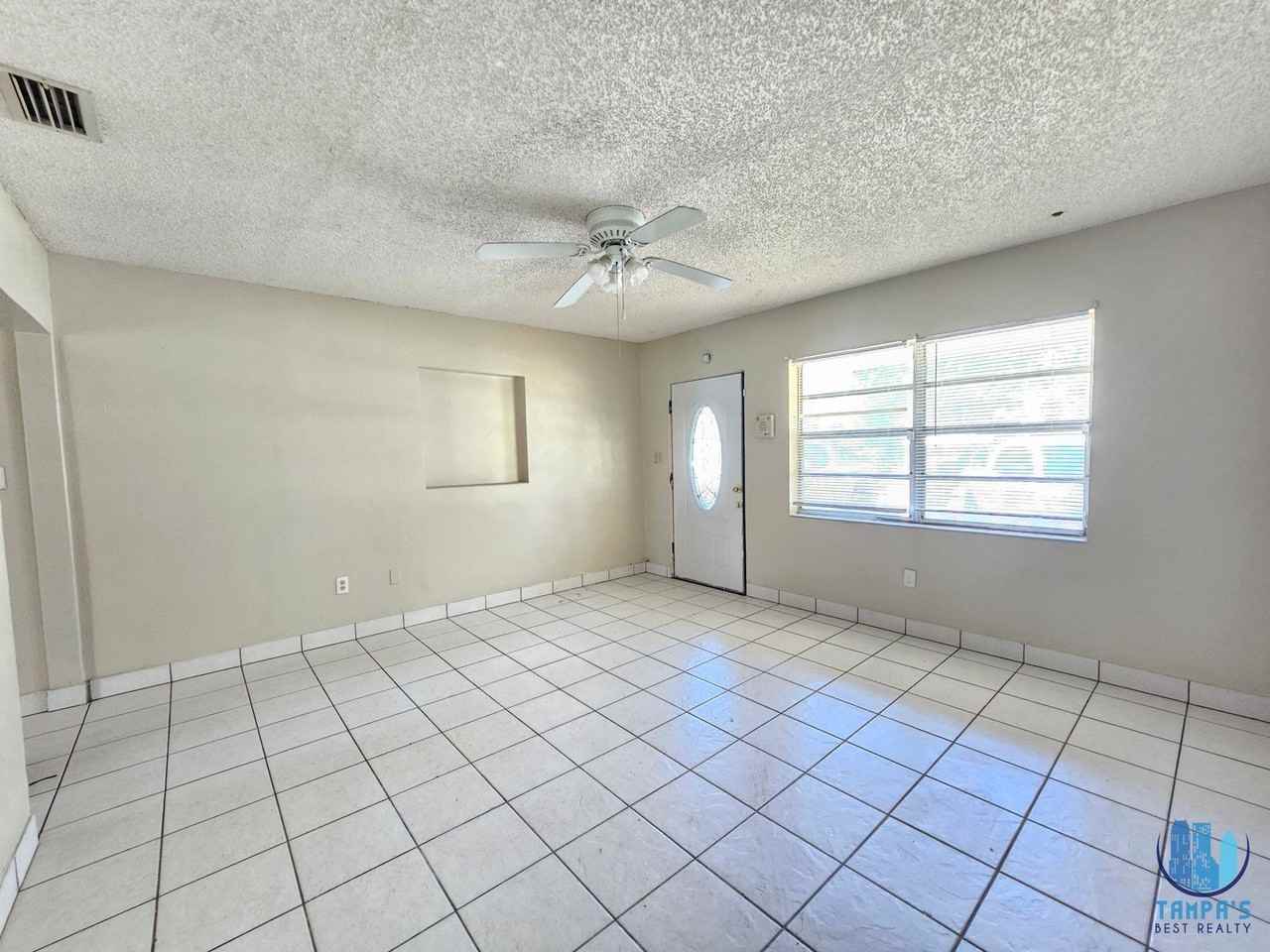 2235 Lakeview St - Photo 3 of 18
