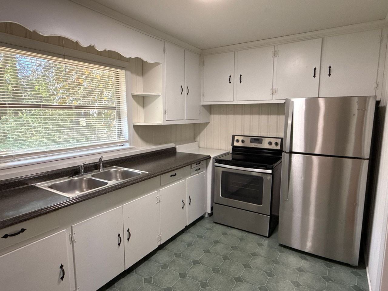 104 Stowe Rd - Photo 2 of 13