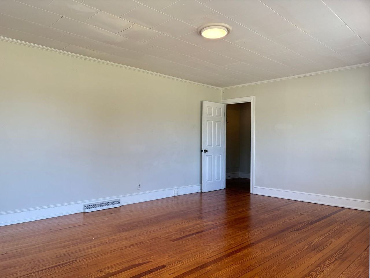 1122 E Fairfield Rd - Photo 2 of 14