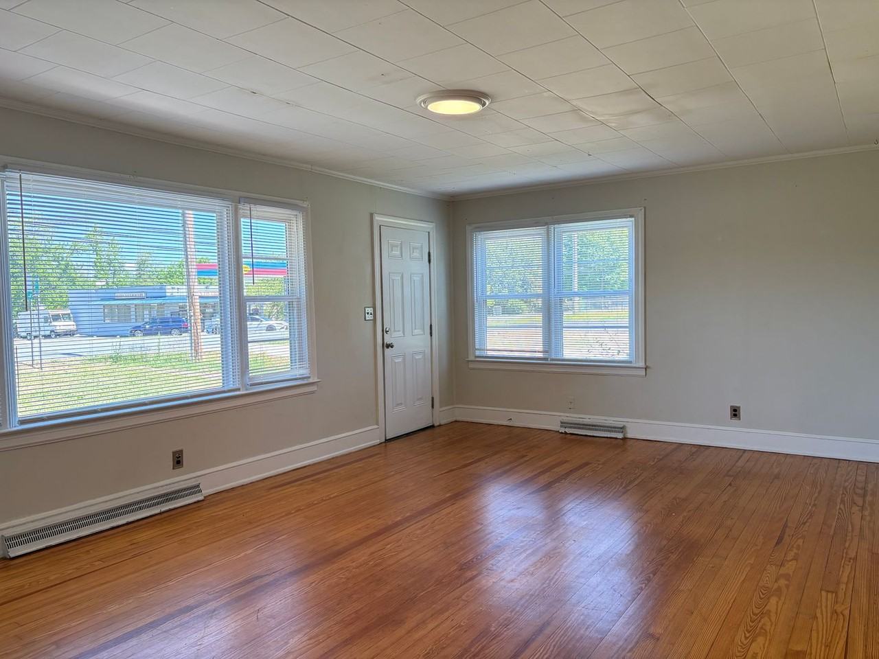 1122 E Fairfield Rd - Photo 3 of 14