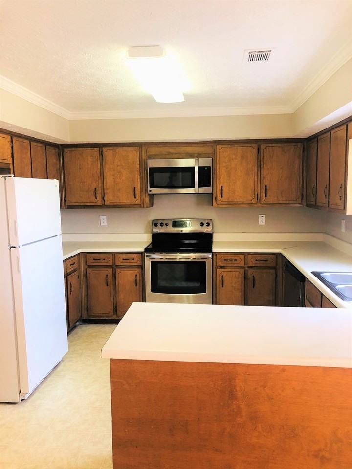 348 Freshman Dr - Photo 4 of 8