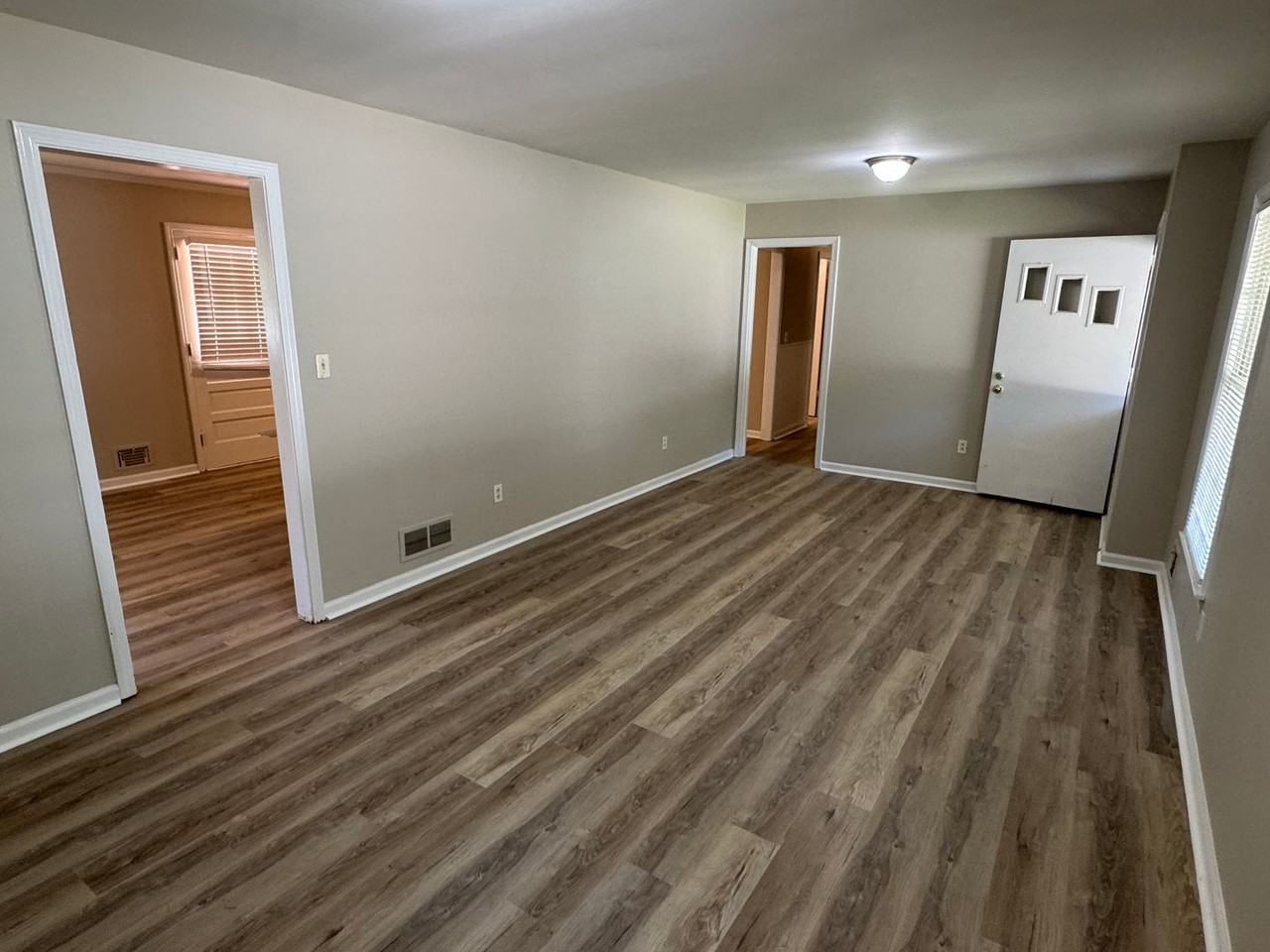 5594 Laurel Ln Nw - Photo 3 of 28