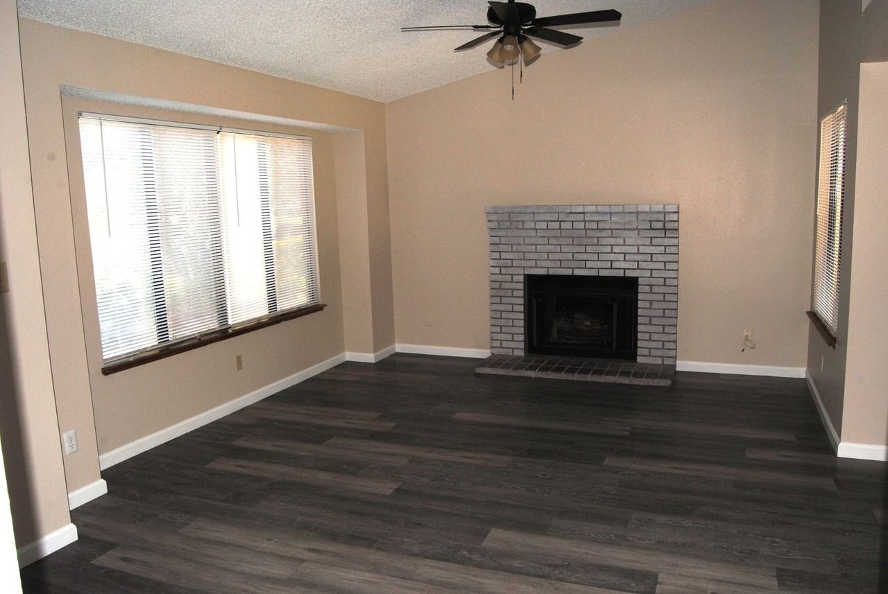 4620 Gorbett Ln - Photo 2 of 15