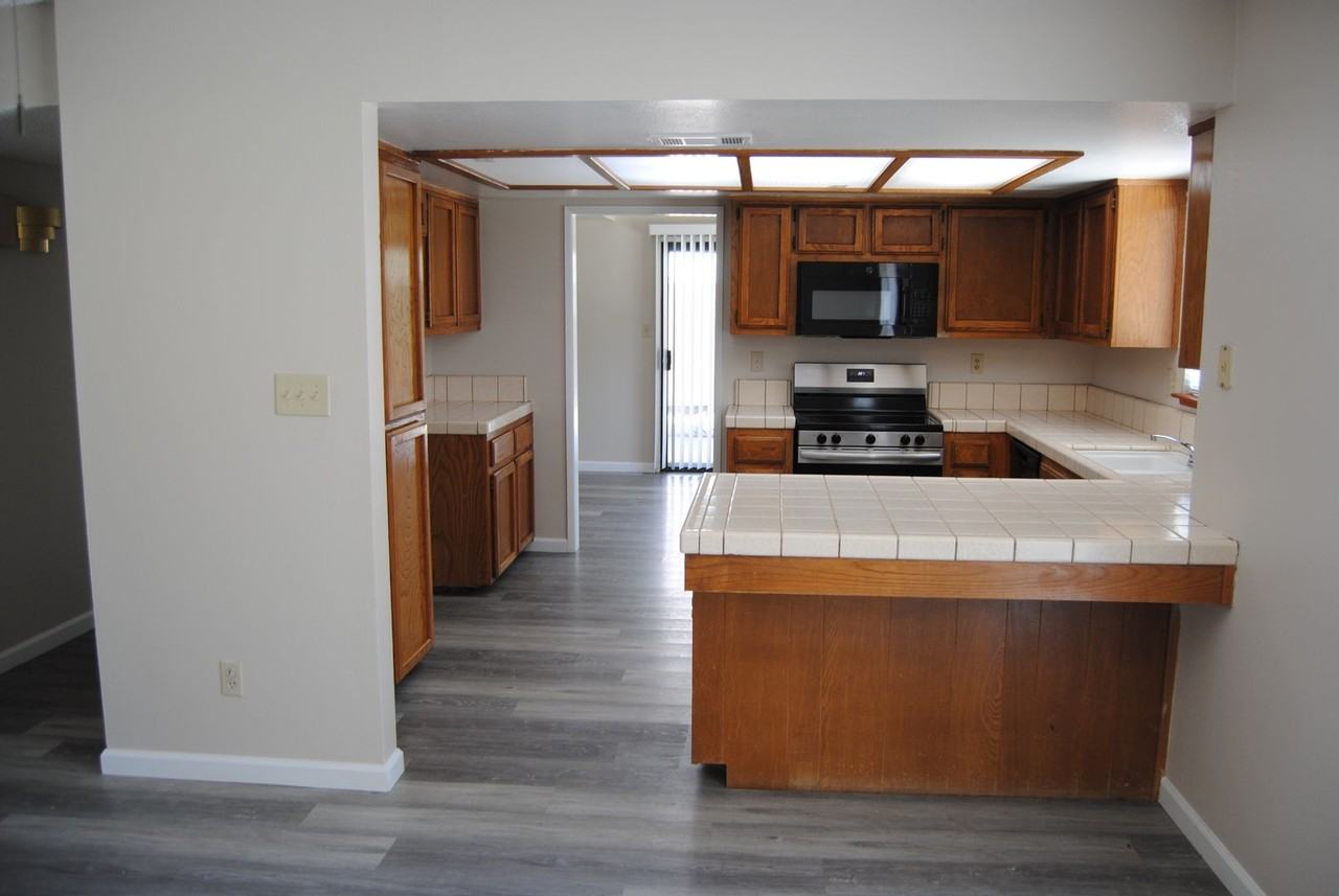 4620 Gorbett Ln - Photo 4 of 15