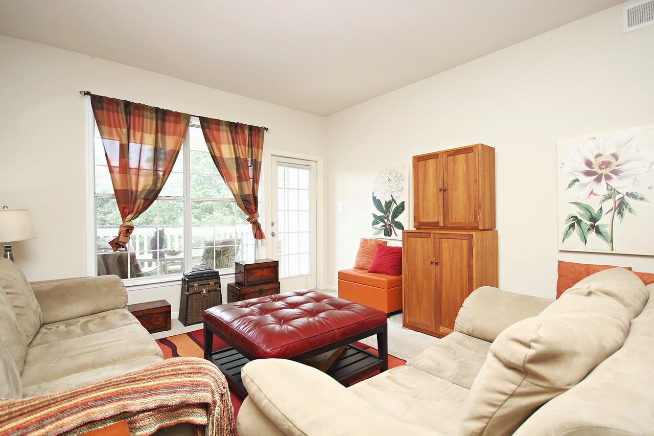 300 Riverbend Dr #4B - Photo 3 of 18