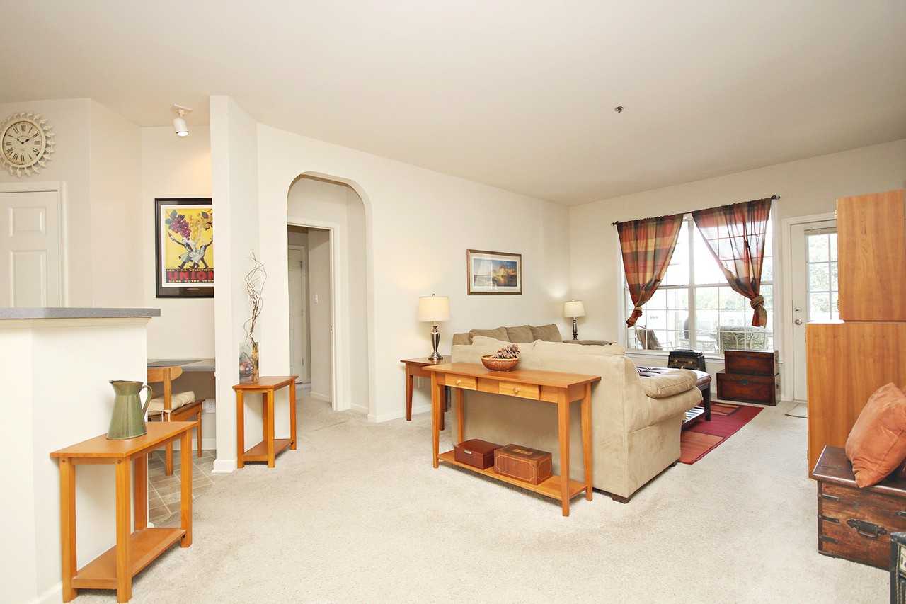 300 Riverbend Dr #4B - Photo 4 of 18